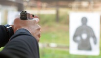 Střelec z univerzity absolvoval bojový kurz. Ten se týkal obrany domu
