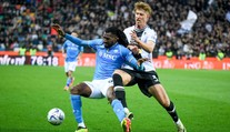 Neapol přišla v závěru o důležité tři body. Úspěch pro Udinese vystřelil Success