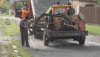 Lidé v Jihlavě se dočkali. V ulici bez asfaltu nemusí dočasně platit parkovné