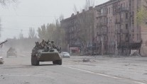 Bojovníky z pluku Azov čeká v Rusku soud. Na Ukrajině jsou za hrdiny