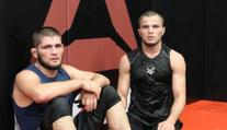 Nový Chabib? Neporaženého bratrance čeká UFC premiéra