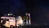 Při čelní srážce dvou aut zemřel člověk, další dva jsou zranění
