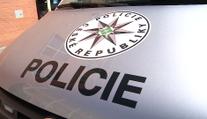 Cizinec ujížděl v kradeném autě. Policie ho zastavila pomocí kamionu