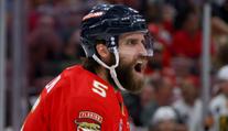 Ekblad hrál play-off se zlomeninou v noze, Tkachuk se zlomenou hrudní kostí