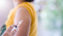 Argumenty odpíračů covid očkování jsou mimo, tvrdí lékaři. Objasnili fakta