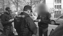 Opilý řidič nebezpečně odstavil auto. Policii tvrdil, že je stopař