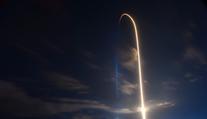 Další úspěch NASA a SpaceX. Astronauty veze k ISS "použitá" loď