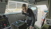 Tři ostré holky v akci. Reportérka TV Nova si vyzkoušela samohybné houfnice