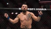 Jedinečná šance zažít UFC! Perry nabízí místo ve svém rohu. Zaplatíte?