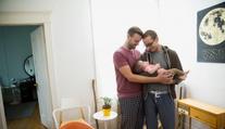 Ministři usilují o adopci pro homosexuály! Co vy na to? ANKETA
