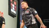 Price na šipkařském Grand Slamu of Darts zaváhal, přesto má jistý postup