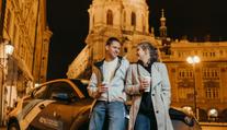 Carsharing používá stále více Čechů. Lidé ale také chodí častěji pěšky
