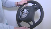 Muž z automobilky kradl volanty a airbagy! Prodával je v Polsku