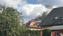Plameny zachvátily dům u Mnichova Hradiště! Tři zranění