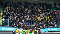 Chvíle hrůzy v Nizozemsku, tribuna se rozpadla přímo pod fanoušky