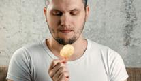 Lidé si koupili paprikové chipsy, chutnaly ale jinak. Obchody je stahují z prodeje