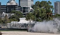 Tréninková divočina v Melbourne: Kolize v pit lane a poničená formule Verstappena