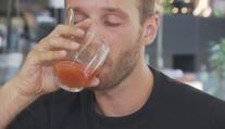Obliba rajčatového džusu v létě roste. Nejvíce se ho vypije na palubách letadel