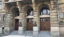 VIDEO: Před Ministerstvem průmyslu a obchodu byl ohlášen podezřelý předmět