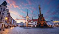 V Olomouci se objevily podivné cedulky. Může to být dílo stalkera, upozorňují lidé