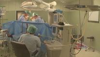 Covid zničil ženě plíce, část jí transplantovali od syna a manžela