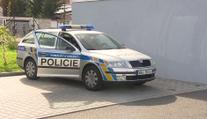 Agresor v tramvaji ohrožoval cestující. Policista v civilu použil varovný výstřel