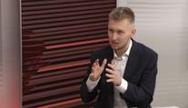 To má být pravice? Státní televize a drahé sliby, vyčítá mladý politik Motoristům