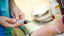 Jsme blízko léku na HIV, věří vědci. Nová léčba zabírá