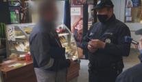Přibývá těch, kteří se opatření pokoušejí obejít, hlásí policisté
