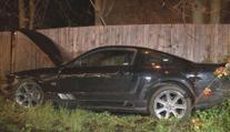 Řidič zdemoloval na Smíchově limitovanou edici Mustang Saleen!