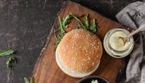 Snadný recept na veganskou burgerovou bulku ke grilování