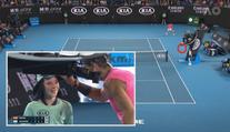 Nadal trefil do hlavy podavačku míčků. Pak ji něžně políbil