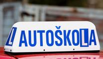 Cizinci u zkoušek na řidičák podvádí, ministerstvo to neřeší
