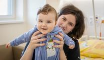 Zázrak v ostravské nemocnici. Lékaři zachránili kojence, který se narodil bez konečníku