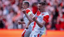 Po titulu zásnuby. Opora Slavie požádala po oslavách partnerku o ruku