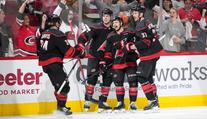 Na rozjetou Carolinou nestačili ani Flyers. Hurricanes vyhráli i popáté