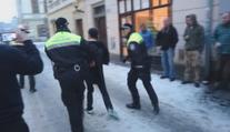 Strážníci chtějí stejné rizikové příplatky jako policisté. Uspějí?