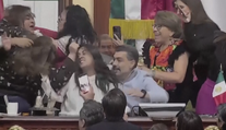 Drsná bitka v kongresu. Poslankyně si v přímém přenosu rvaly vlasy