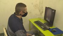 Covid-19 mění život za mřížemi, vězni se s blízkými vídají jen virtuálně