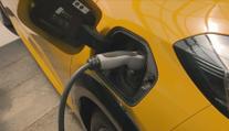 Česko má až třikrát více dobíjecích stanic než potřebuje. Elektroaut se prodává málo