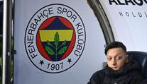 Fenerbahce vyhodilo Mesuta Özila, ten si rychle našel nový klub