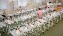 Náhradní matky porodily děti, kvůli Covid-19 si je nemá kdo vyzvednout