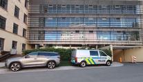 Velký policejní zásah v Praze. Všem nám sebrali mobily, popsal svědek