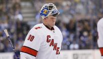 Rolbař, který po čtyřicítce nastoupil v NHL. Kdo je nový hrdina Caroliny?