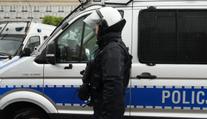 VIDEO: Střelba u polské Biedronky. Policistu zasáhla zbloudilá kulka