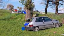 Starší řidič narazil při předjíždění do protijedoucího auta, nehodu nepřežil
