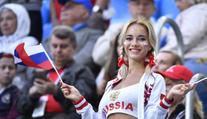 Šokující kampaň: Když otěhotníš s fotbalistou, dostaneš hamburgery!