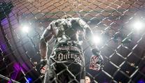 Vzdal se vlasů, aby navážil. MMA fighter se před kamerami nechal ostříhat
