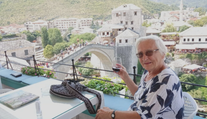 Čeští senioři jsou stále aktivnější. Firmy podle nich upravují nabídky služeb