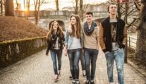 Dospělí často nerozumí teenagerům. Víte, co je flexit, chábr či banger? KVÍZ
